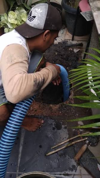 Dokumentasi teknisi sedot WC Malang